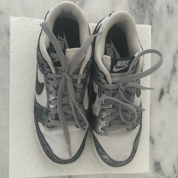 REPOST- 2021 Women Dunk Low 'Golden Gals - Picture 3 of 6